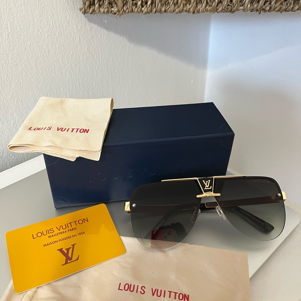 Woman’s sunglasses
